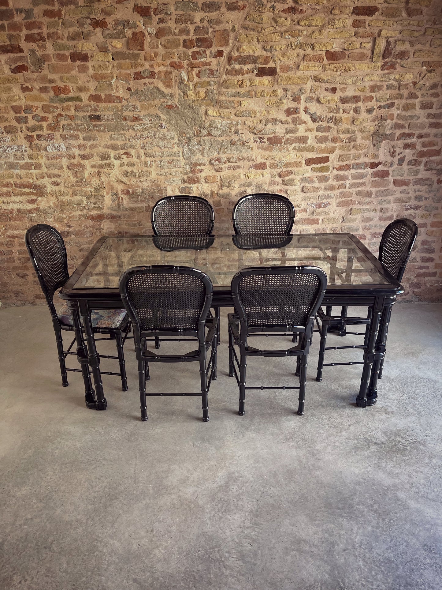 Tavolo da pranzo con 6 sedie Giorgetti , Italia anni ‘80 .